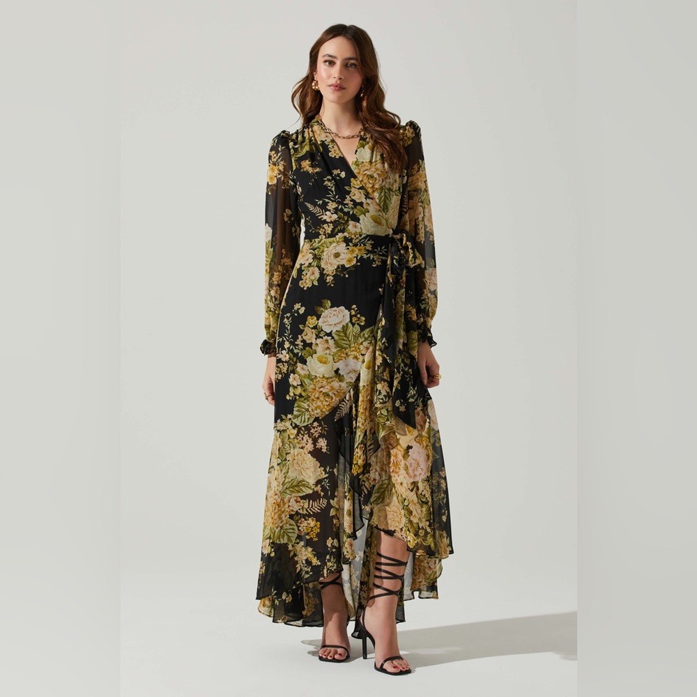 NWT ASTR THE LABEL - KAMILA LONGSLEEVE FLORAL WRAP MAXI DRESS - XS - BLACKYELLOW
